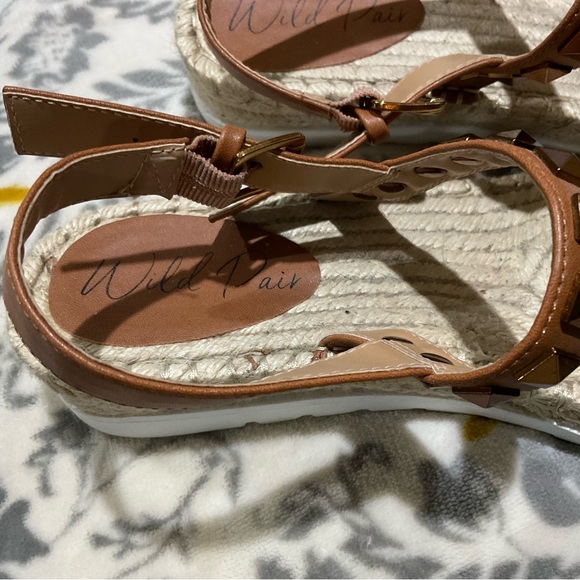 Wild Pair Yelenah Studded Espadrille Wedge Sandals Faux Leather Size 9 - Picture 7 of 7